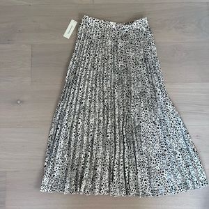 Francesca‘s maxi skirt in Dalmatian print
